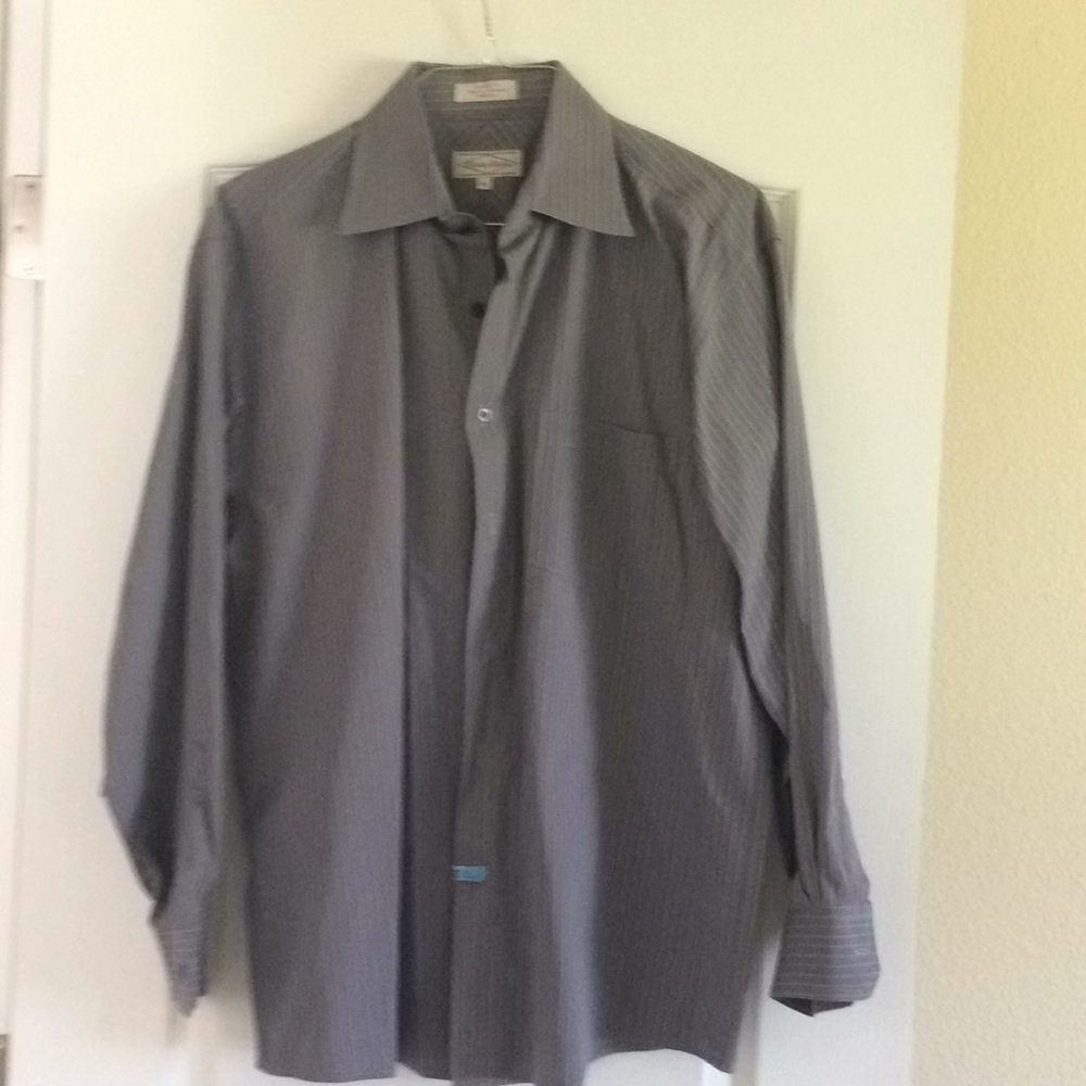 Men’s dress shirt. Excellent condition!